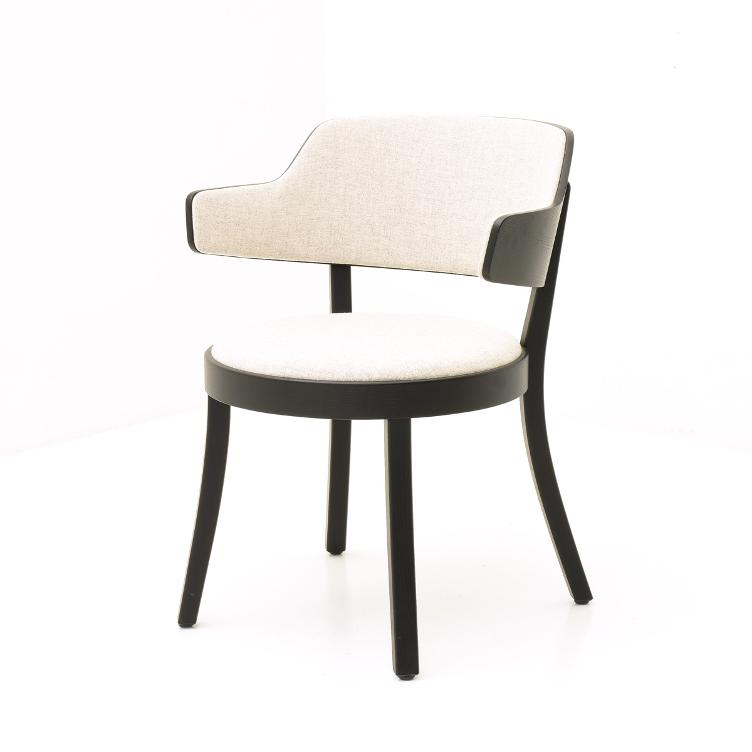 seley 1-465 Stuhl von horgenglarus | Sitz und Rücken gepolstert | Holz natur und farbig