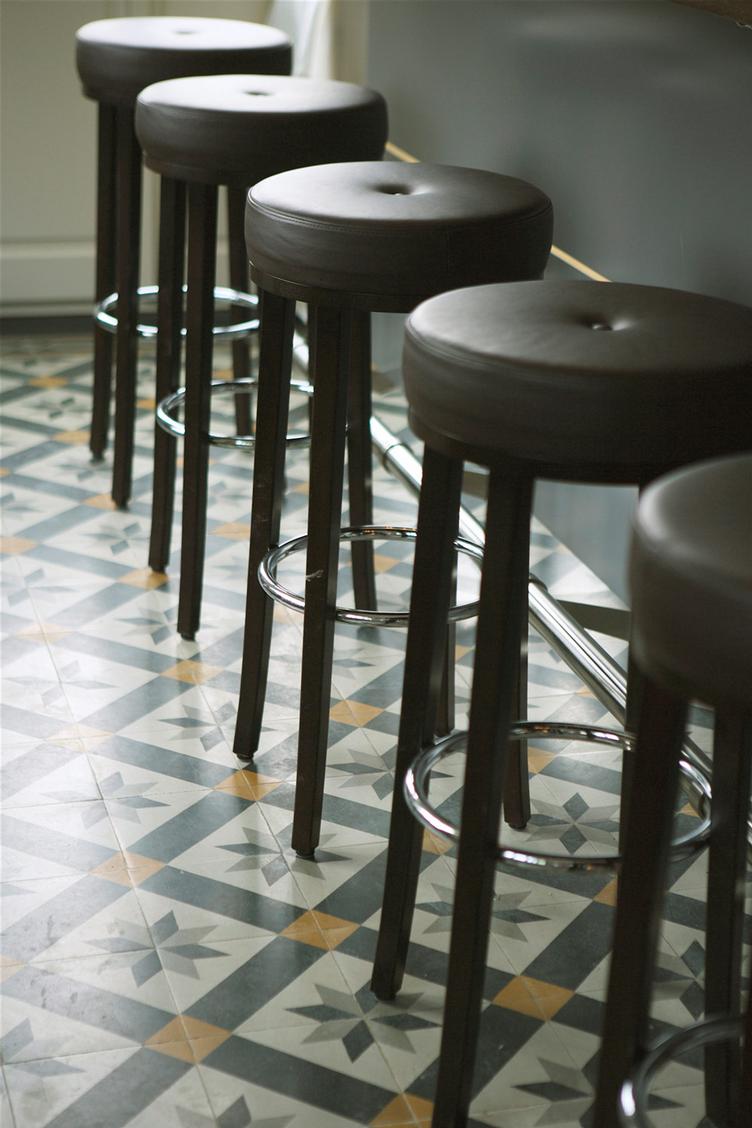 omega 11–853 Barhocker von horgenglarus, horgenglarus, Werkentwurf , Hocker, Wohnmöbel