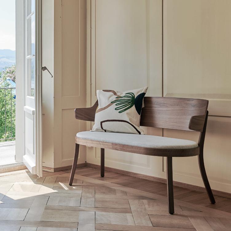 seley 17-423 Sitzbank von horgenglarus | Sitz gepolstert, horgenglarus, Frédéric Dedelley, Sitzbank, Wohnmöbel