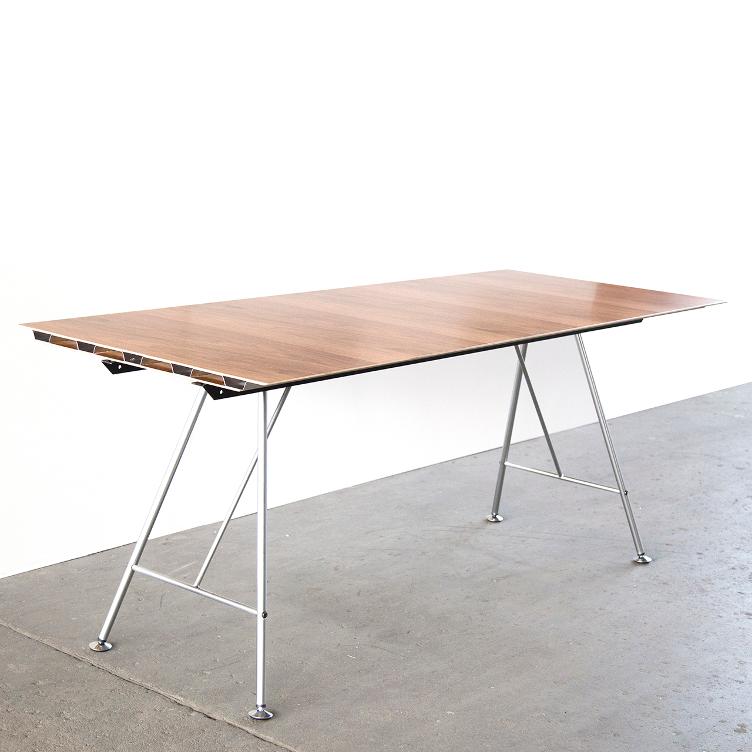 Unistandardtisch von Atelier Alinea | 150 - 300cm | Birke, Linoleum, Vollkern und Nussbaum, Atelier Alinea, Ueli Biesenkamp, Tisch, Wohnmöbel