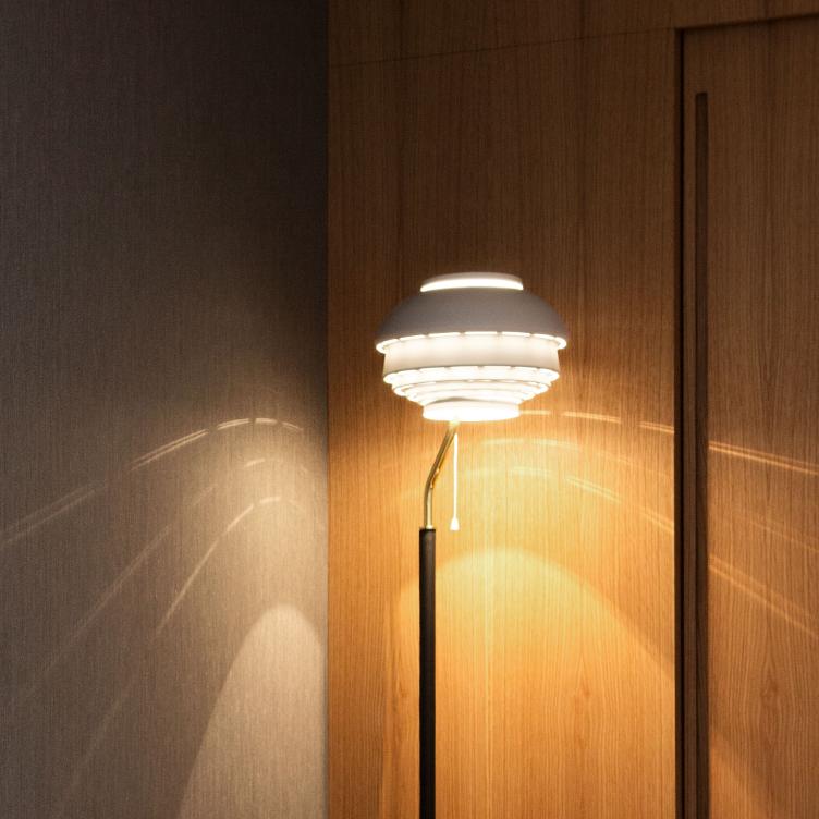 Alvar Aalto Artek Stehleuchte A808, Artek, Alvar Aalto, Stehleuchten, Leuchten