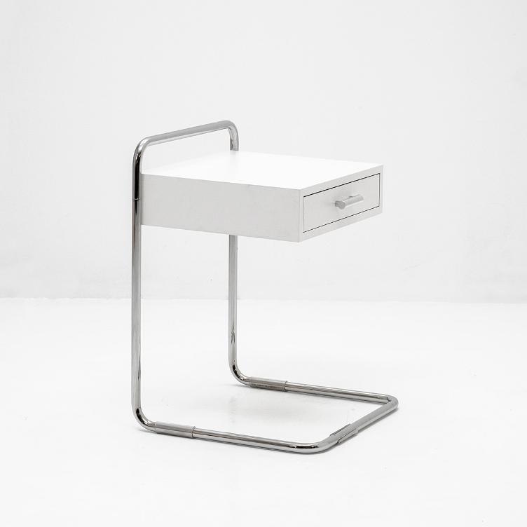Beistelltisch B 117 mit Schublade von Thonet | Ausstellungsmodell, Thonet, Werkentwurf , Beistelltisch + Couchtisch, Wohnmöbel