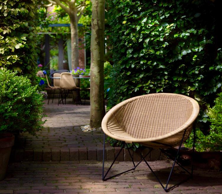 C317 Chair von Yuzuru Yamakawa | Outdoor Gartenstuhl I Ausstellungsmodell für Selbstabholer, Feelgood Designs, Yuzuru Yamakawa, Lounge, Gartenmöbel, Sessel, Gartenmöbel