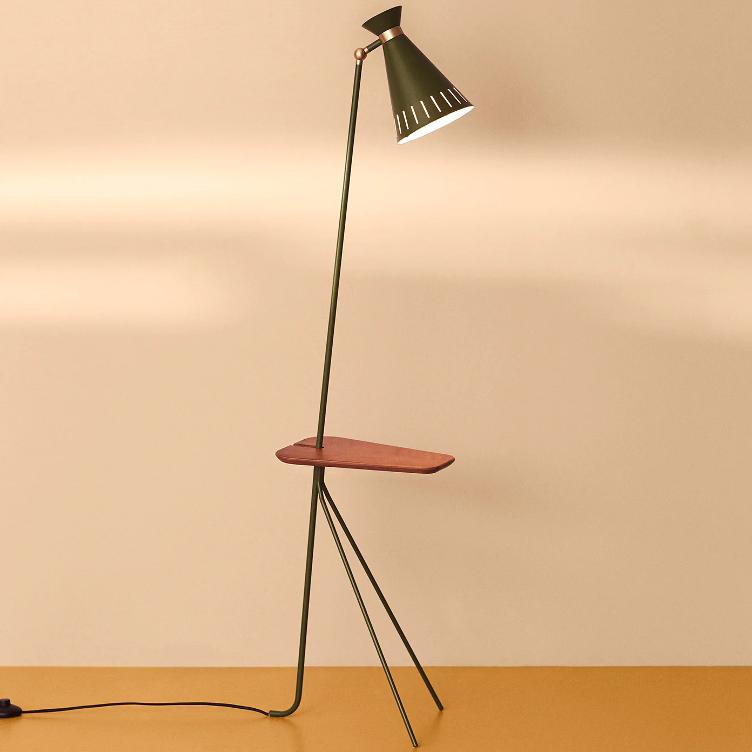 Cone Floor Lamp with Table von Svend Aage Holm-Sørensen, Warm Nordic, Svend Aage Holm-Sørensen, Stehleuchten, Leuchten