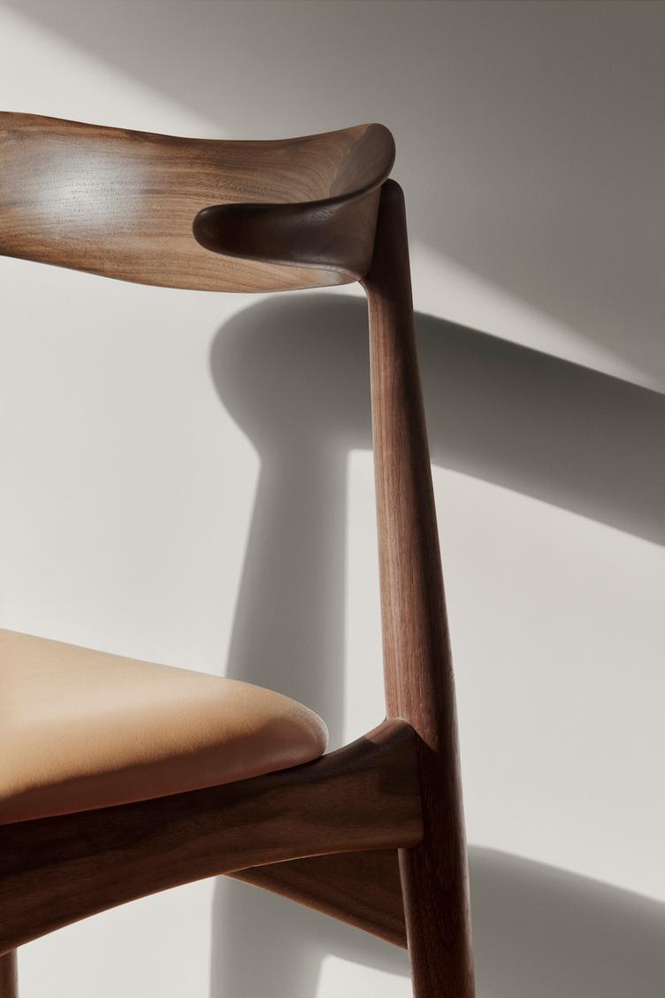 Cow Horn Chair von Knud Færch, Warm Nordic, Knud Færch, Stuhl, Wohnmöbel
