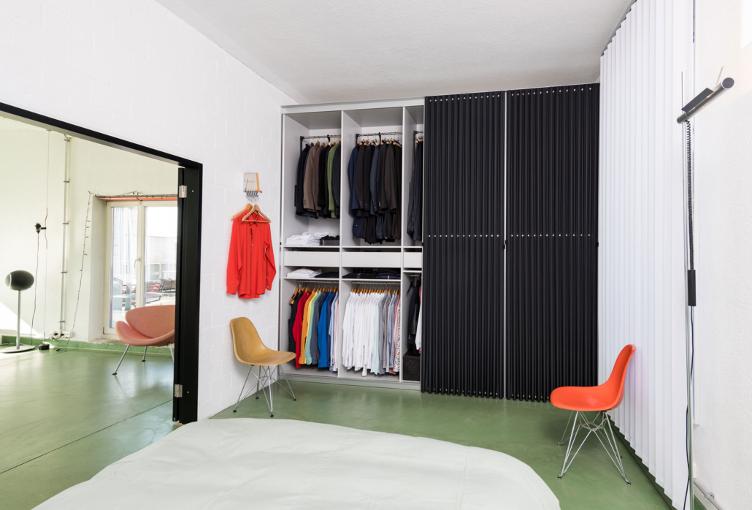 Faltvorhang Schrank von Thut Möbel, Thut Möbel, Schrank, Wohnmöbel