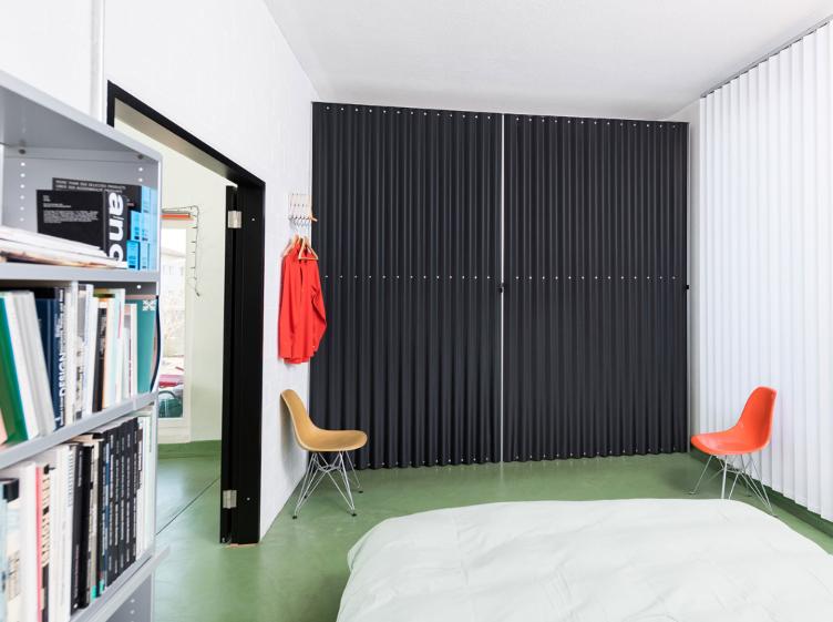 Faltvorhang Schrank von Thut Möbel, Thut Möbel, Schrank, Wohnmöbel