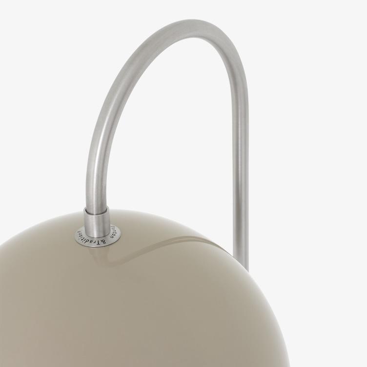 Flowerpot VP12 Stehleuchte von Verner Panton, &Tradition, Verner Panton, Stehleuchten, Leuchten