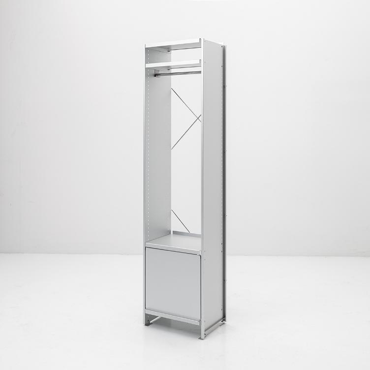 Garderobe von Lehni | 44.5 x 33 x 180 cm