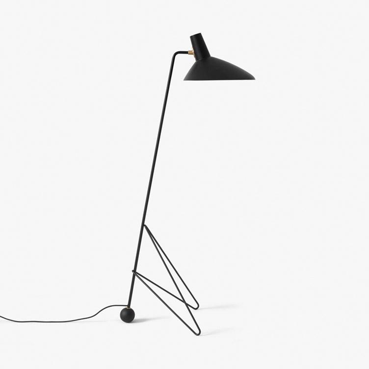 Azsstellungsmodell Tripod Floor Lamp HM8 Stehleuchte von Peter Hvidt und Orla Mølgaard-Nielsen