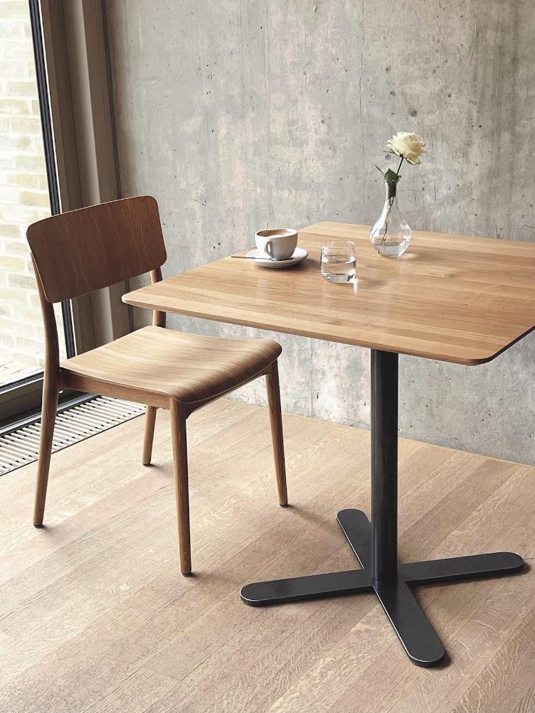 Viena Slim Holzstuhl von Seledue | einfarbig natur und schwarz, seledue, Stefan Zwicky, Stuhl, Wohnmöbel