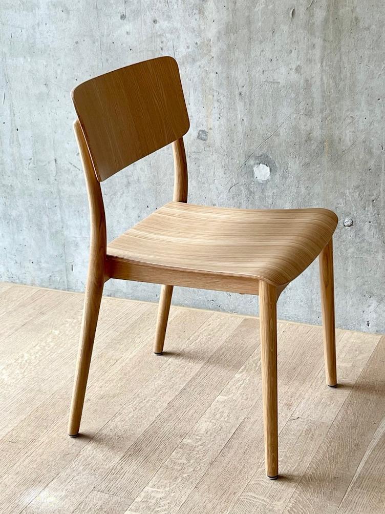 Viena Slim Holzstuhl von Seledue | einfarbig natur und schwarz, seledue, Stefan Zwicky, Stuhl, Wohnmöbel