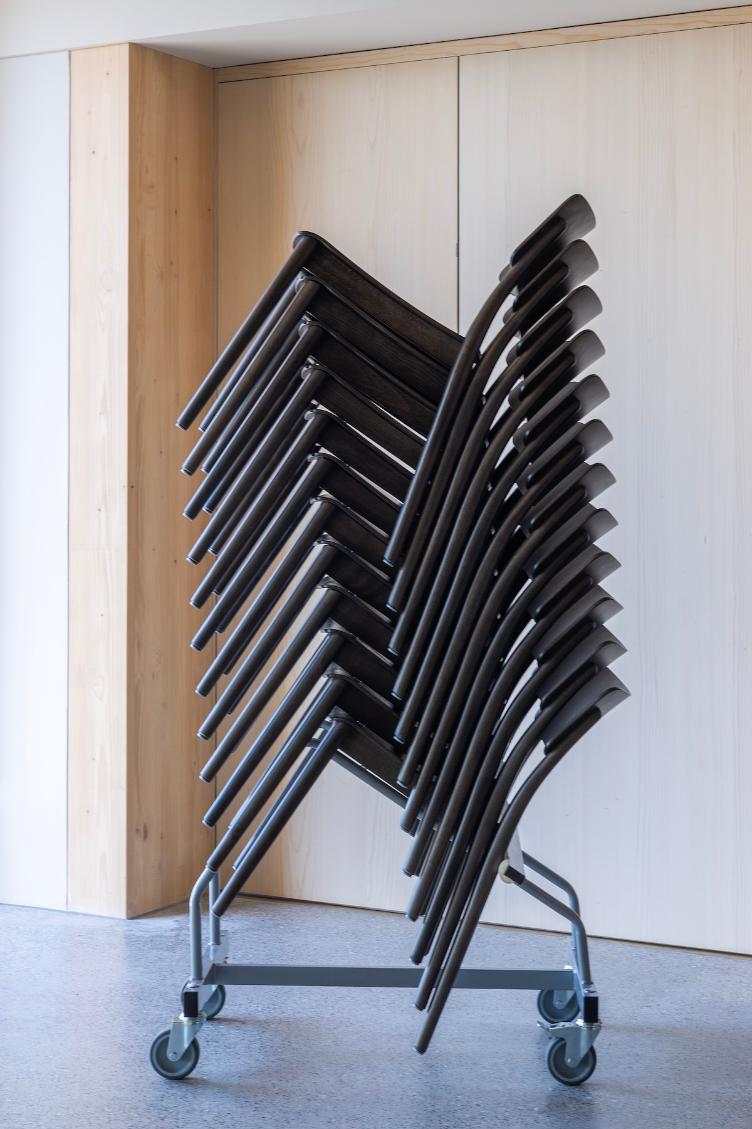 Viena Slim Holzstuhl von Seledue | einfarbig natur und schwarz, seledue, Stefan Zwicky, Stuhl, Wohnmöbel