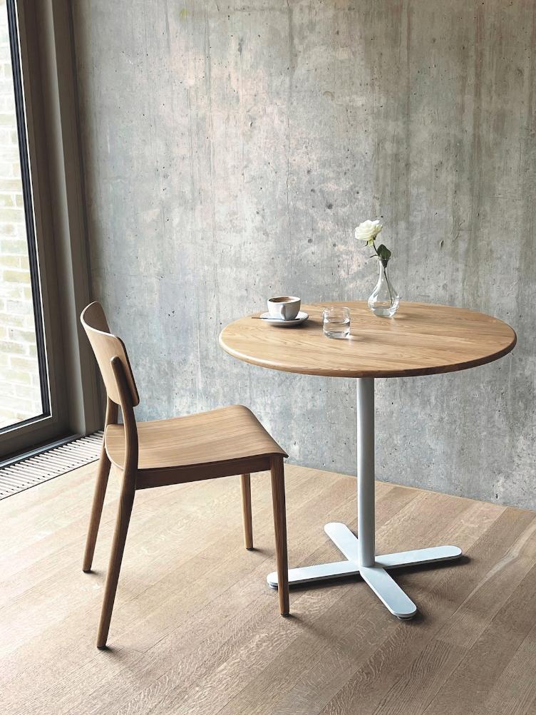 Viena Slim Holzstuhl von Seledue | einfarbig natur und schwarz, seledue, Stefan Zwicky, Stuhl, Wohnmöbel