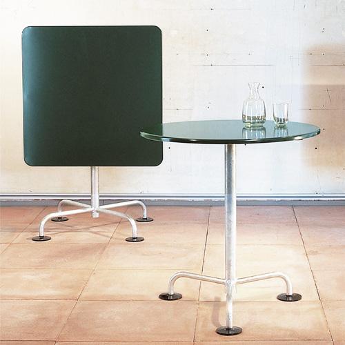 Klassischer Gartentisch von Atelier Alinea | quadratisch 75 x 75 cm und 90 x 90 cm, Atelier Alinea, Werkentwurf , Tisch, Gartenmöbel