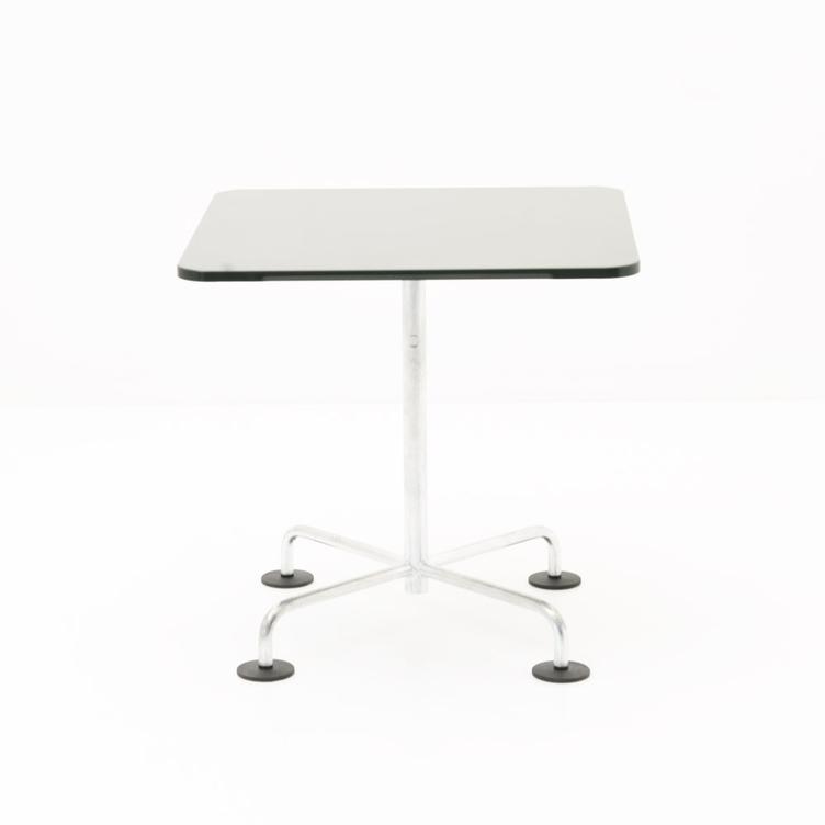 Klassischer Gartentisch von Atelier Alinea | quadratisch 75x75cm und 90x90cm