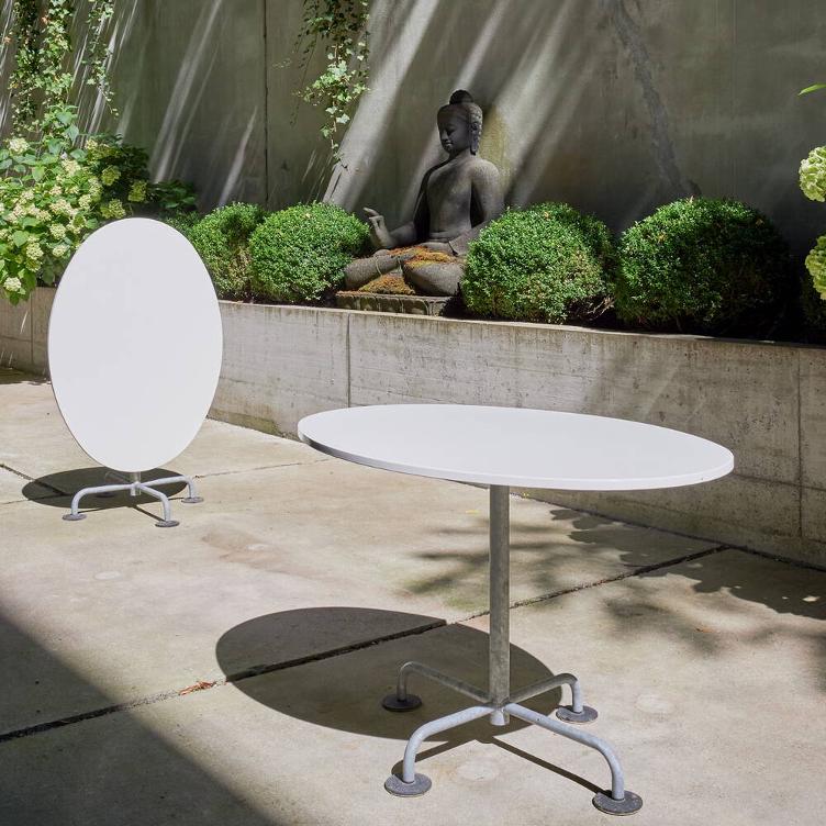 Klassischer Gartentisch von Atelier Alinea | oval 82x60cm und 110x80cm, Atelier Alinea, Werkentwurf , Tische, Gartenmöbel