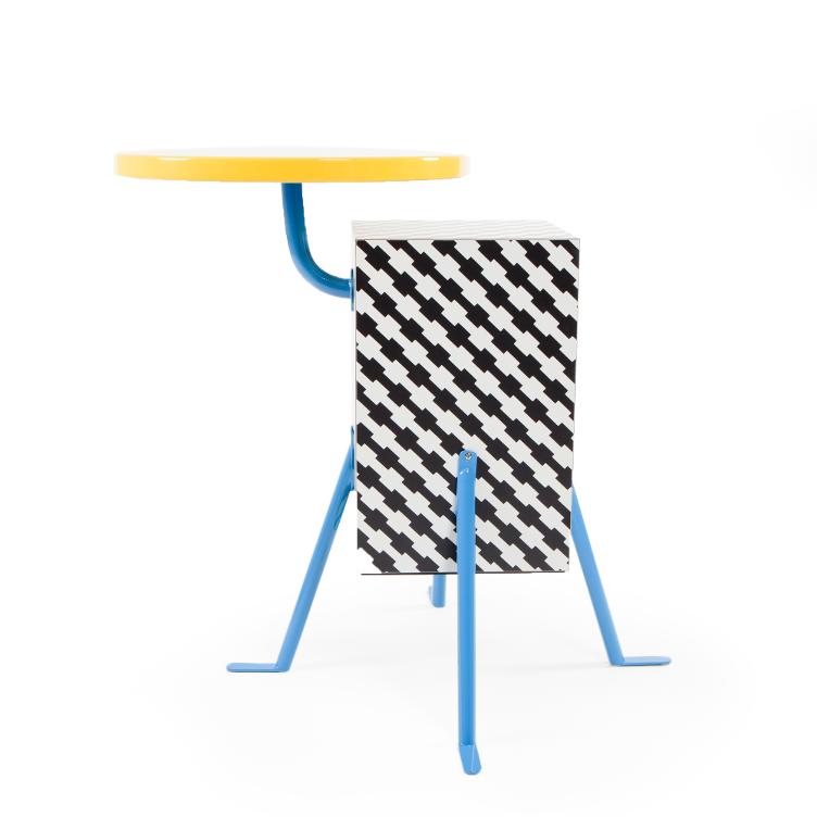 Table d`appoint en cristal de Michele De Lucchi pour Memphis Milano