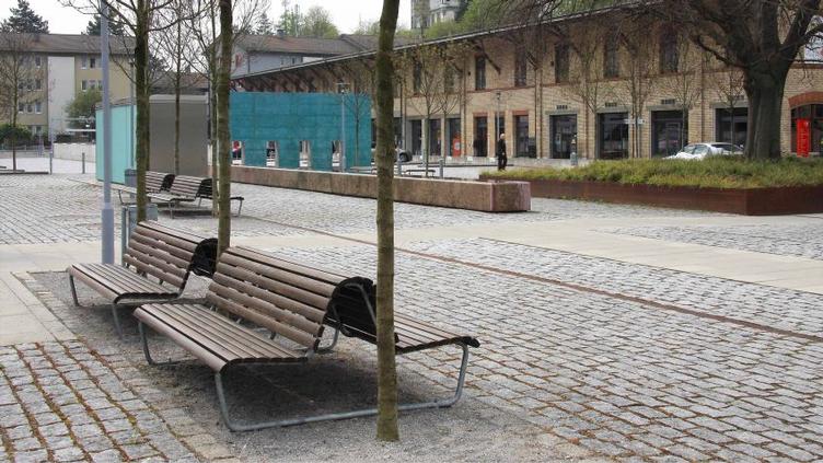 BURRI Landi Doppelsitzbank | tiefe Rückenlehne, BURRI public elements, Werkentwurf , Sitzbank, Gartenmöbel