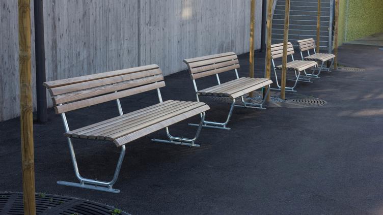 BURRI Landi Sitzbank | mit Rückenlehne, BURRI public elements, Werkentwurf , Sitzbank, Gartenmöbel