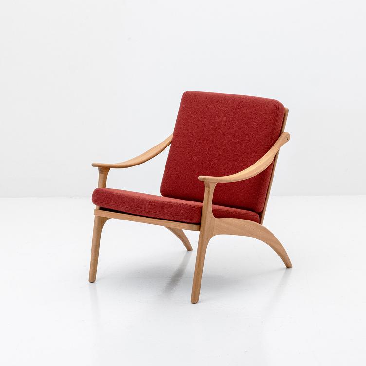 Lean Back Chair von Warm Nordic | exklusiv bei uns in Teak | mit Stoffpolster in diversen Farben
