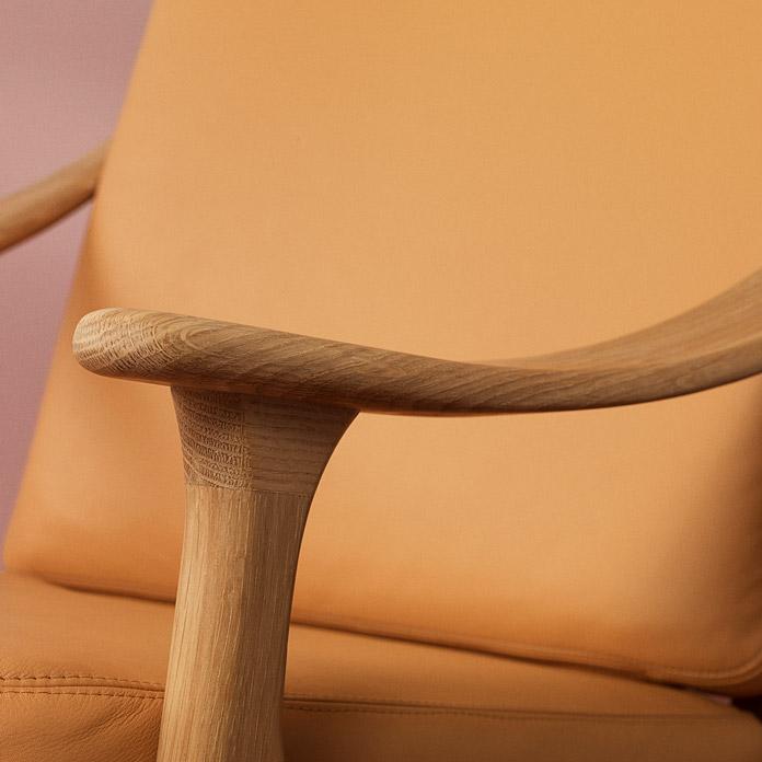 Lean Back Lounge Chair von Arne Hovmand-Olsen | Stoff und Leder, Warm Nordic, Arne Hovmand-Olsen, Sessel, Wohnmöbel