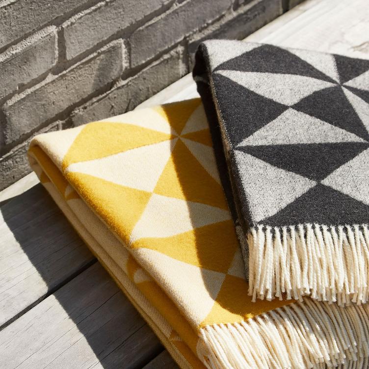 Mirror Throw Wolldecke von Verner Panton für Verpan, Verpan, Verner Panton, Diverses, Wohnmöbel