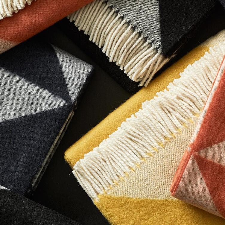 Mirror Throw Wolldecke von Verner Panton für Verpan, Verpan, Verner Panton, Diverses, Wohnmöbel