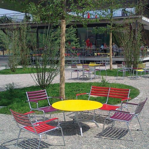 Bättig Lounger Modell 21a von Manufakt | Gartenlounger mit Armlehnen, Manufakt, Werkentwurf , Lounge, Gartenmöbel, Sessel, Gartenmöbel