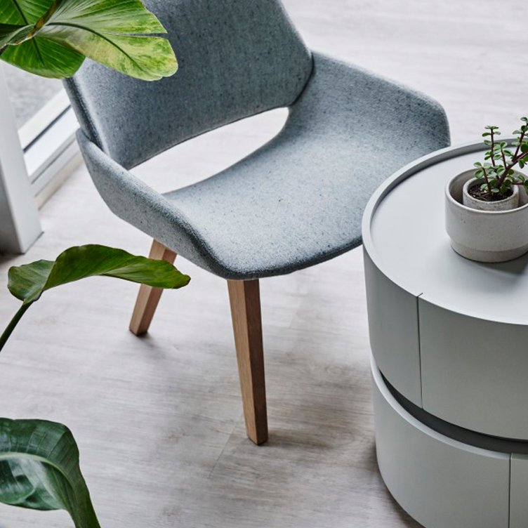 Monk Easy Chair von Prostoria | Sessel mit Holzfüssen, Prostoria, Sessel, Wohnmöbel
