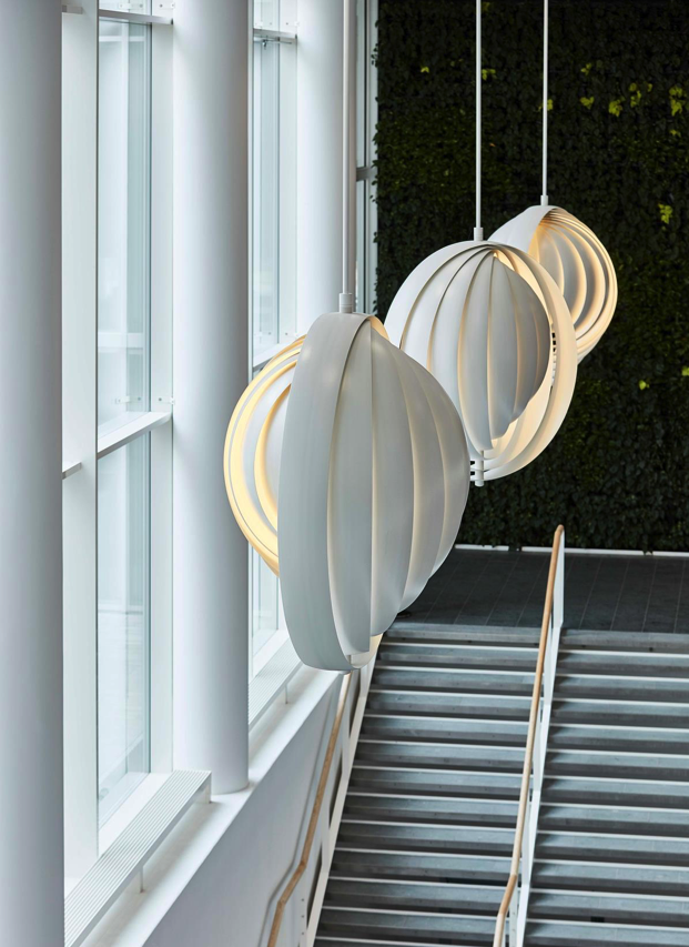 Verpan Moon Leuchte von Verner Panton und Louis Poulsen | Ausstellungsmodelle, Verpan, Verner Panton, Hängeleuchten, Leuchten