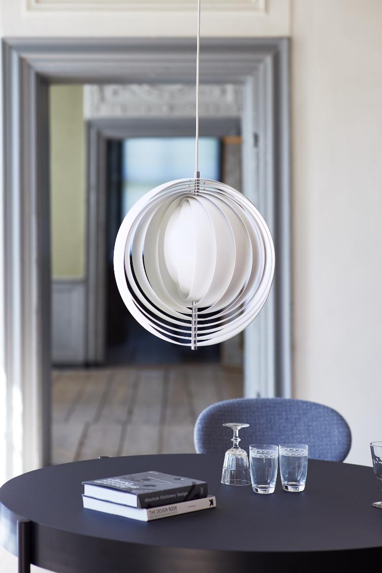 Verpan Moon Leuchte von Verner Panton und Louis Poulsen | Ausstellungsmodelle, Verpan, Verner Panton, Hängeleuchten, Leuchten