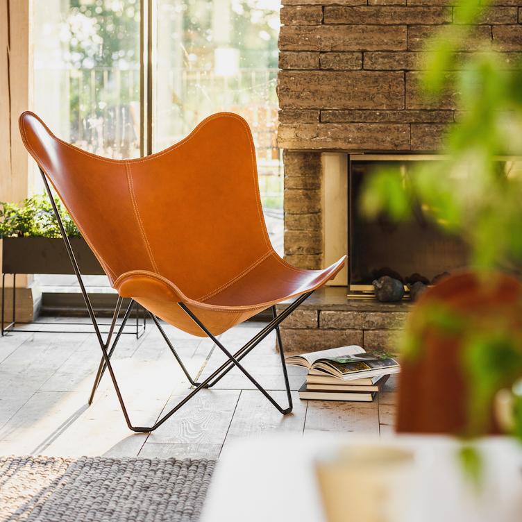 Butterfly Chair Pampa Mariposa von Cuero | Butterfly Sessel Leder Indoor, Cuero Design, Antonio Bonet, Juan Kurchan und Jorge Ferrari Hardoy, Sessel, Wohnmöbel