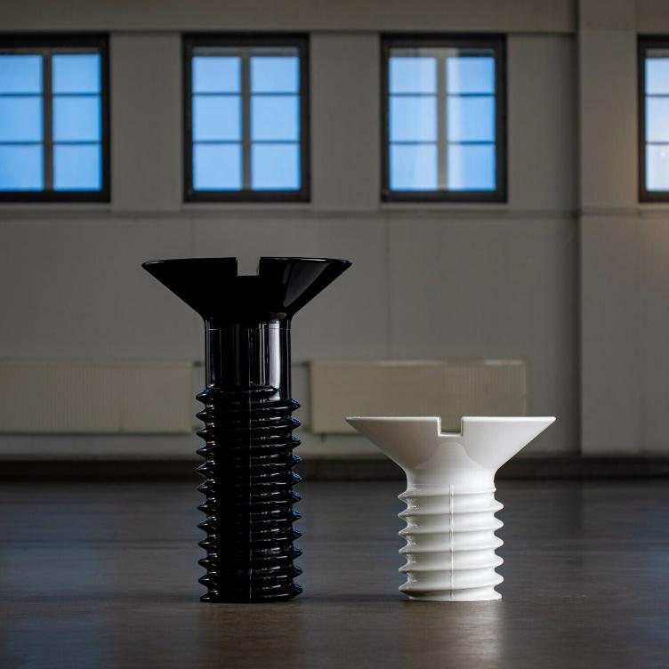 Screw Table von Eero Aarnio | Klein und Gross, Eero Aarnio Originals, Eero Aarnio, Tisch, Wohnmöbel, Beistelltisch + Couchtisch, Wohnmöbel