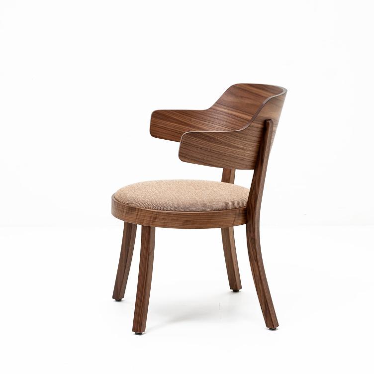 seley 1-423 Sessel von horgenglarus | farbig, horgenglarus, Frédéric Dedelley, Sessel, Wohnmöbel