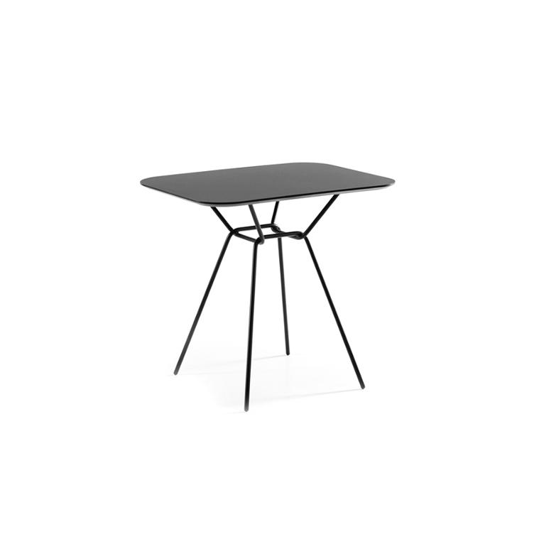 Table de jardin Strain de Prostoria | 80 x 80 et 100 x 100 cm