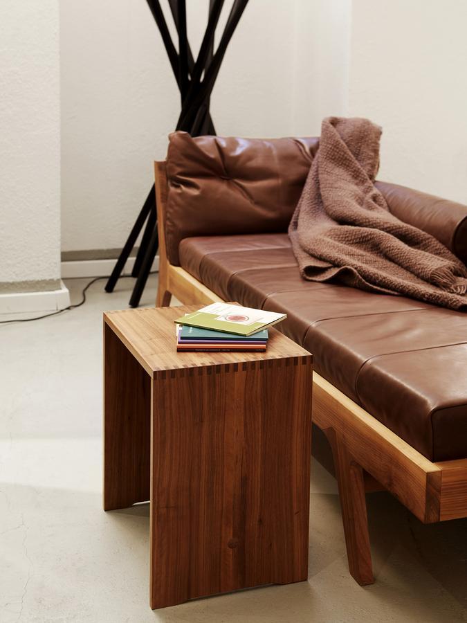 Ulmer Hocker von Max Bill | Nussbaum, wb form, Max Bill, Hocker, Wohnmöbel, Beistelltisch + Couchtisch, Wohnmöbel